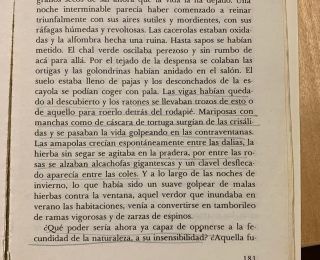 María Blasco Marhuenda y uno de sus libros preferidos